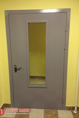 Металлическая дверь в подъезд со стеклом