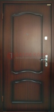 Коричневая стальная дверь с МДФ ДМ-138 для квартиры в Мурино