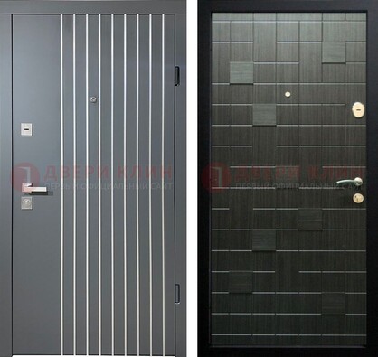 Серая металлическая дверь с черной МДФ с узором ДМ-298 в Мурино