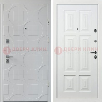 Белая стальная дверь в квартиру с панелями МДФ ДМ-494 в Мурино