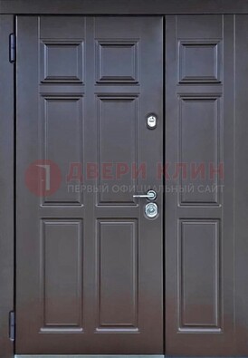Тёмная двухстворчатая входная дверь для коттеджа с МДФ ДМ-533 в Волгограде