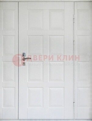 Белая входная дверь для коттеджа с МДФ ДМ-536 в Мурино