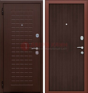 Коричневая металлическая дверь с МДФ ДМ-78 в квартиру в Мурино