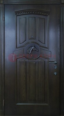 Темная металлическая дверь с массивом дуба с рисунком ДМД-25 в Мурино