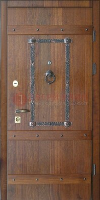 Темная стальная дверь с массивом дуба с ковкой ДМД-37 в Мурино