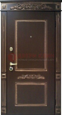 Входная дверь с массивом дуба в темном цвете ДМД-65 в Мурино