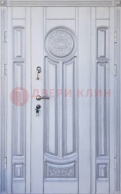 Белая двухстворчатая дверь с массивом дуба ДМД-72 в Мурино