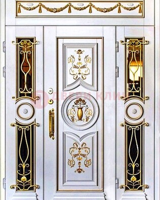 Белая стальная парадная дверь с золотыми элементами ДПР-80 в Мурино
