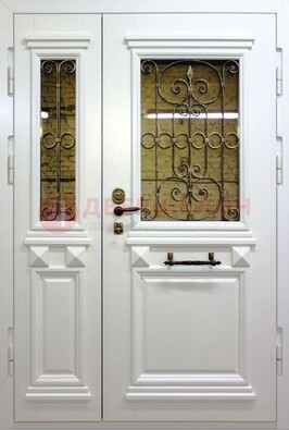 Белая парадная металлическая дверь со стеклом и ковкой ДПР-83 в Мурино