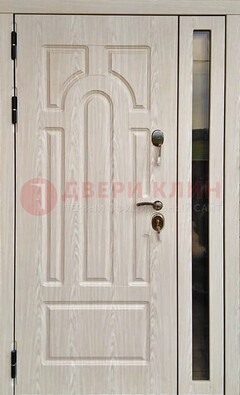 Белая металлическая дверь со стеклом ДС-68 в Мурино