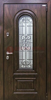 Темная филенчатая железная дверь со стеклом и ковкой ДСК-102 