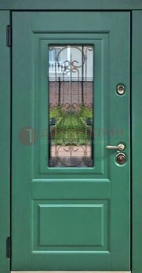 Зеленая металлическая дверь со стеклом и ковкой ДСК-113 в Мурино