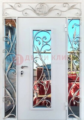 Белая входная дверь порошок со стеклом и ковкой ДСК-165 в Мурино
