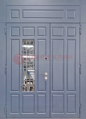 Серая двухстворчатая дверь Винорит со стеклом и ковкой ДСК-234 RAL 7024 в Мурино