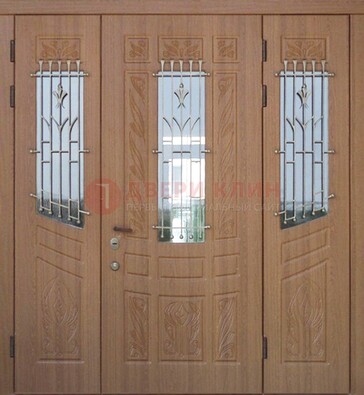 Резная полуторная железная дверь с массивом и стеклом ДСК-254 в Мурино