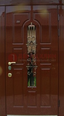 Красивая металлическая дверь со стеклом и ковкой ДСК-33 в Мурино