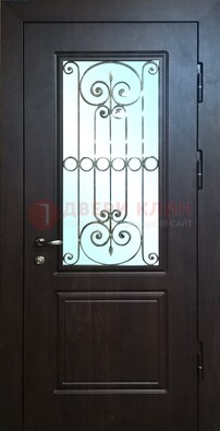 Железная дверь со стеклом и ковкой ДСК-65 для общественных зданий в Голицино