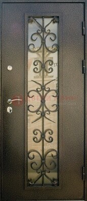 Входная дверь Дверь со стеклом и ковкой черного цвета ДСК-76 для веранды в Мурино