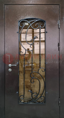 Металлическая дверь со стеклом и ковкой ДСК-95 для магазина в Мурино