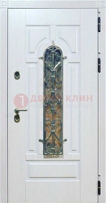 Белая остекленная металлическая дверь с ковкой ДСК-98 в Мурино