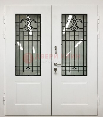 Белая двухстворчатая уличная дверь Винорит со стеклом ДСТ-4 в Мурино