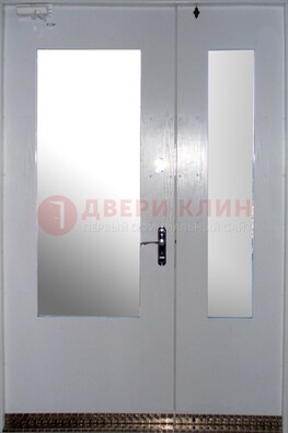 Белая  тамбурная дверь со стеклянными вставками ДТМ-18 в Мурино