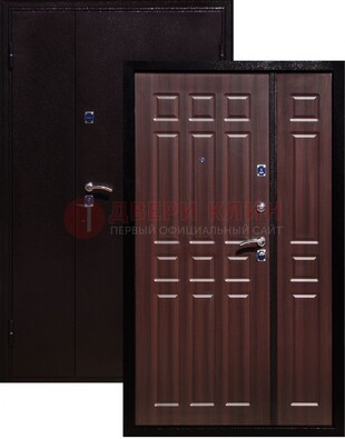 Коричневая металлическая тамбурная дверь ДТМ-24 в Мурино