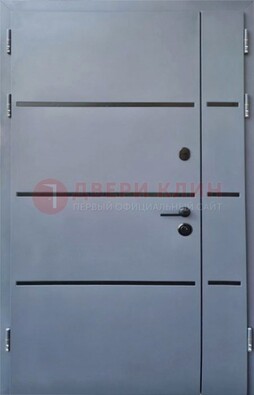 Серая металлическая тамбурная дверь с молдингами ДТМ-42 в Кудрово