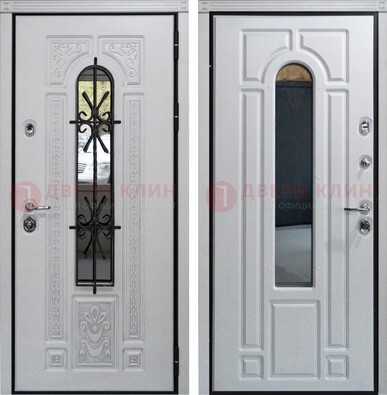 Белая стальная дверь с виноритом и ковкой снаружи ДВТ-197 в Мурино