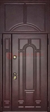 Коричневая железная дверь с виноритом и верхней фрамугой ДВТ-243 в Мурино