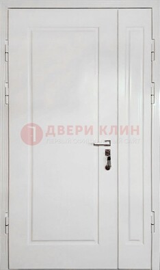Полуторная металлическая дверь с МДФ в белом цвете ПЛ-24 в Мурино